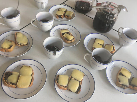 Überbackenes Birnenbrot mit würzigem Alpenkäse