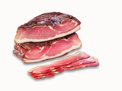 Blattsalat mit Kürbiskernöl-Honigdressing und Südtiroler Schinkenspeck