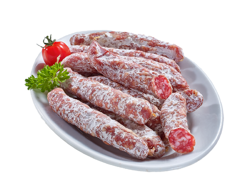 Mehrere Salami auf weißem Ovalteller, ein aufgeschnittenes Ende zeigt das rote Brät